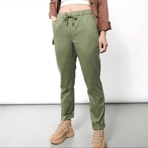 Wildfang medium drawstring chino style pant